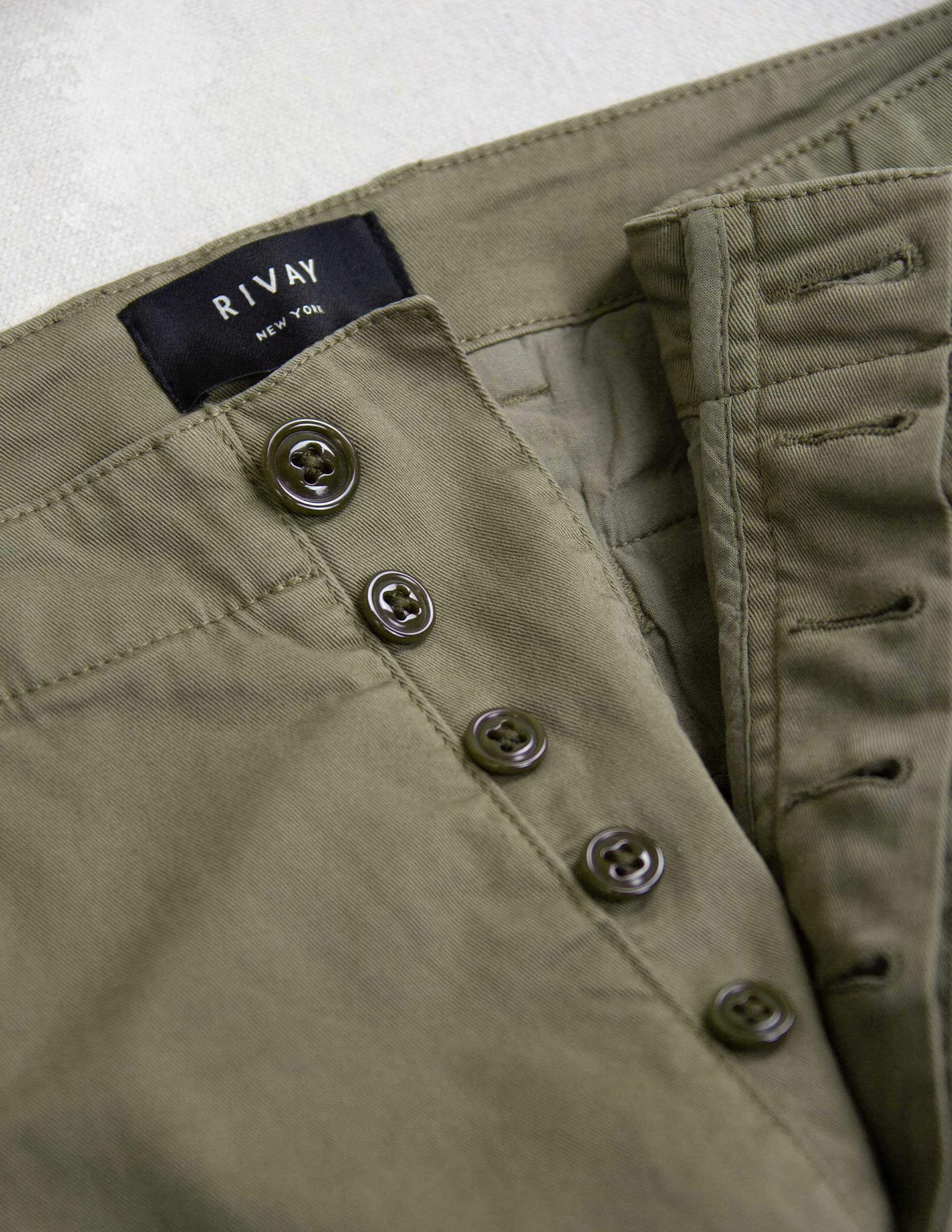 Series Chino in Army Fatigue