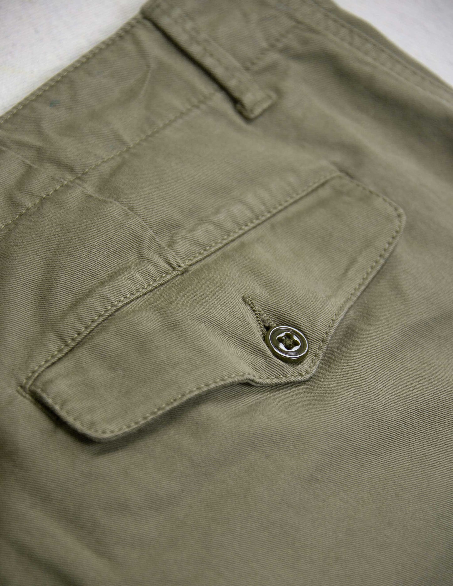 Series Chino in Army Fatigue