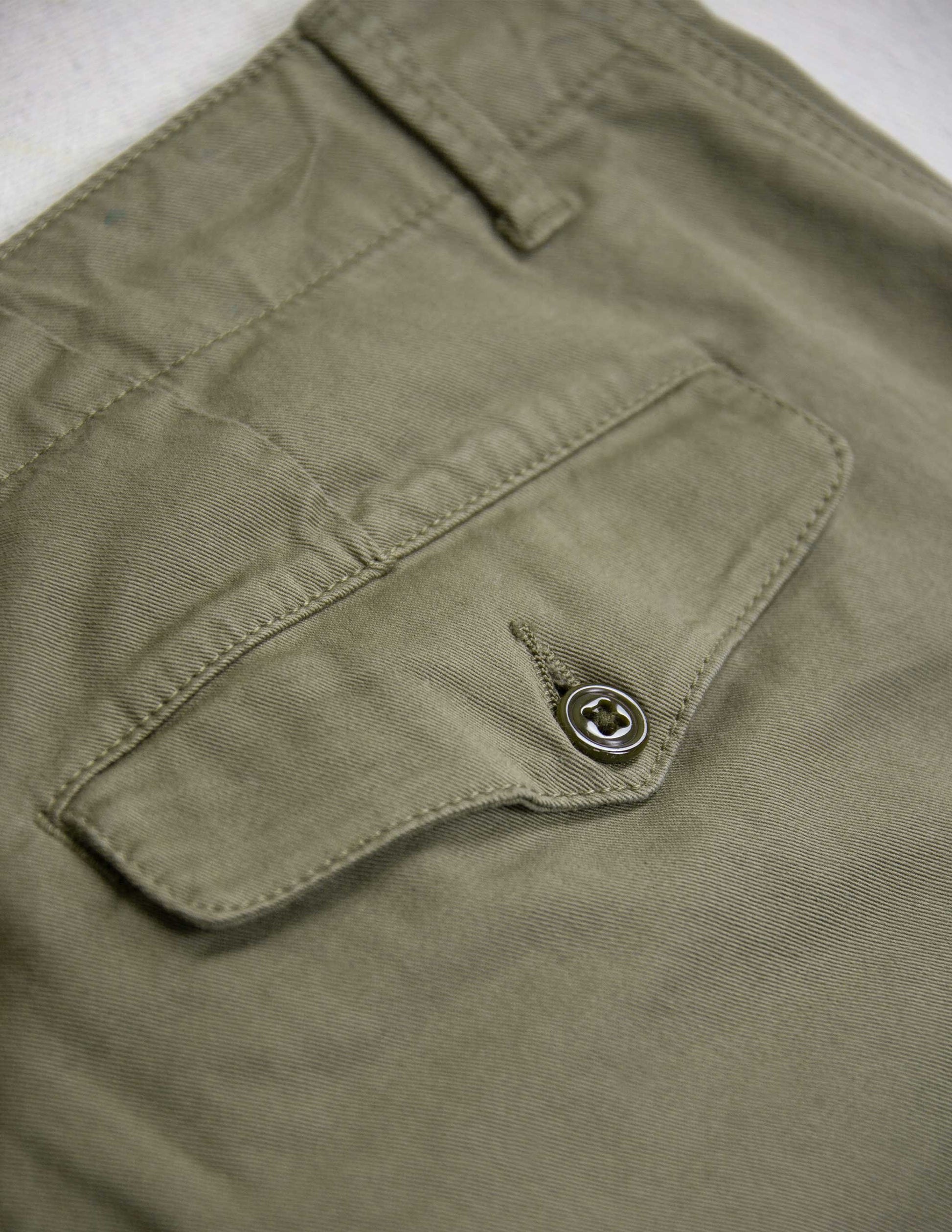 Series Chino in Army Fatigue