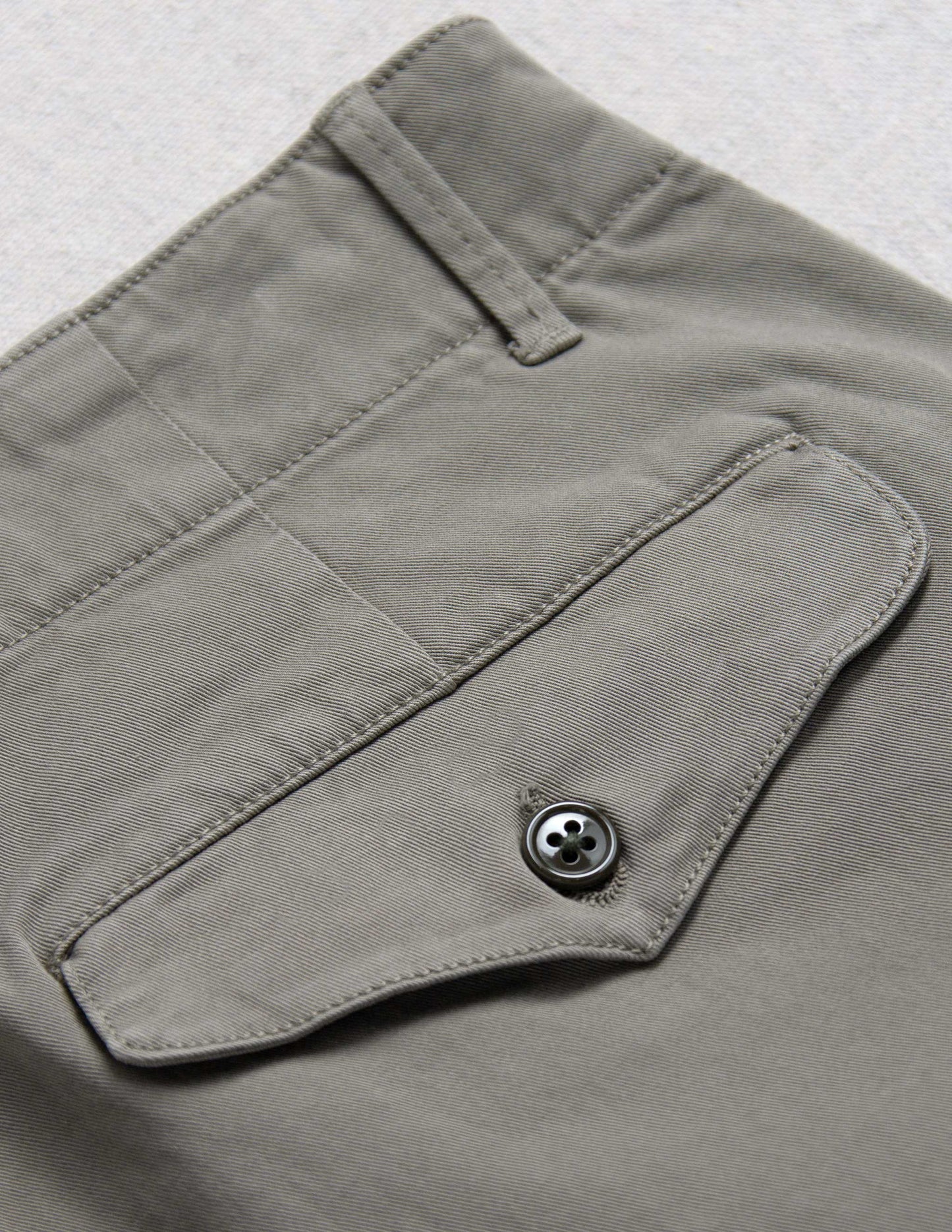 Series Chino in Warm Grey